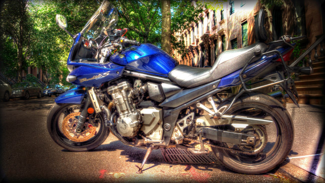 Обои картинки фото suzuki bandit s 1250, мотоциклы, suzuki, улица, байк