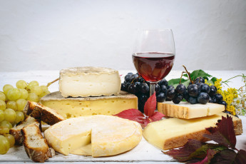 обоя еда, разное, виноград, бокал, сыр, вино, хлеб