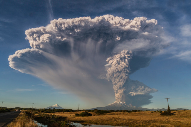 Обои картинки фото природа, стихия, горы, Чили, 2015, апреля, 22, извержение, кальбуко, вулкан, активный, анды