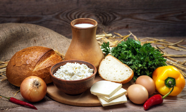 Обои картинки фото еда, разное, молоко, творог, сыр, яйца, хлеб, перец, петрушка, лук