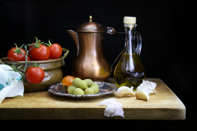 Обои картинки фото еда, натюрморт, кувшин, овощи, томаты, помидоры