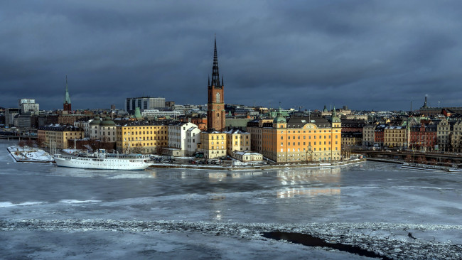 Обои картинки фото города, стокгольм , швеция, река, зима, лед, панорама