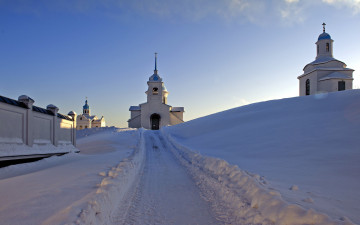 Картинка города католические соборы костелы аббатства костел зима снег дорога сугробы