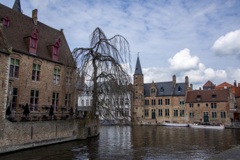 Картинка города брюгге+ бельгия канал лодки дома