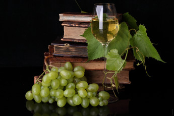 Картинка еда натюрморт виноград лиана книги бокал вино стол