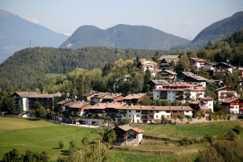 Картинка италия фие алло шилиар города панорамы горы дома фие-алло-шилиар