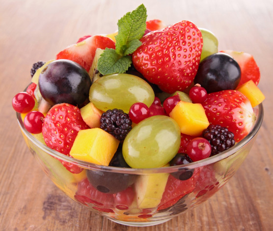 Обои картинки фото еда, мороженое,  десерты, фруктовый, салат, ягоды, фрукты