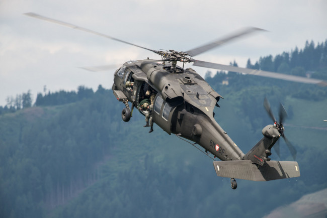 Обои картинки фото sikorsky s-70 black hawk, авиация, вертолёты, вертушка