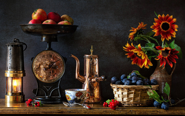 Обои картинки фото еда, натюрморт, весы, яблоки, корзинка, виноград, цветы