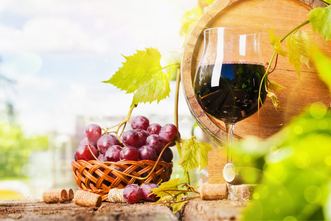 Обои картинки фото еда, напитки,  вино, бочка, виноград, бутылка, бокал, вино