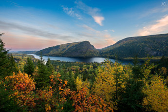 Картинка природа пейзажи деревья горы озеро лес осень