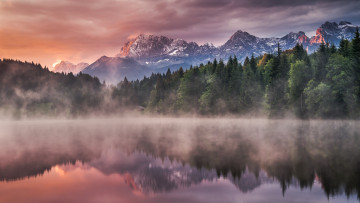 Картинка природа реки озера горы деревья ели леса озеро вода отражение восход рассвет утро туман