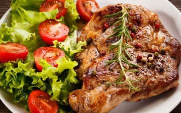 Картинка еда мясные+блюда специи салат spice листья meat томаты помидоры стейк мясо tomatoes steak