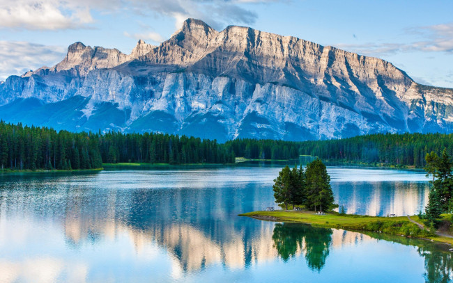 Обои картинки фото природа, реки, озера, лес, горы, канада, альберта, banff, national, park, озеро, two, jack, lake