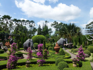 обоя таиланд, разное, садовые и парковые скульптуры, цветы, пальмы, мамонты, облака
