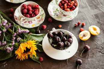 Картинка еда фрукты +ягоды черешня абрикос земляника ягоды малина