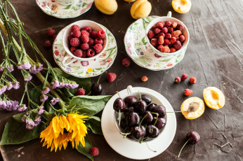 Картинка еда фрукты +ягоды цветы земляника ягоды черешня малина