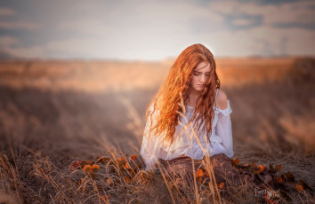 Картинка девушки -unsort+ рыжеволосые+и+другие настроение девушка цветы рыжая волосы боке трава блузка рыжеволосая