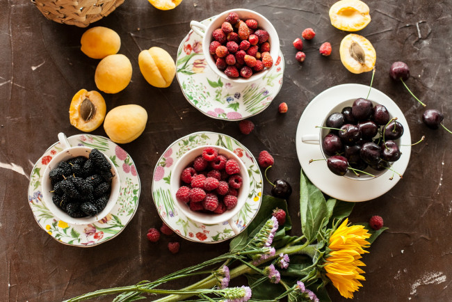 Обои картинки фото еда, фрукты,  ягоды, земляника, черешня, малина, ягоды, абрикос