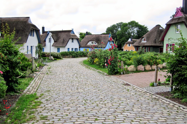 Обои картинки фото германия, города, - улицы,  площади,  набережные, дорога, растения, дома