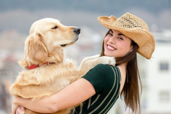 Картинка девушки -+брюнетки +шатенки брюнетка улыбка шляпа собака