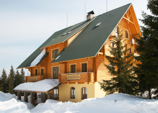 Картинка города здания дома елки дом дача отдых зима