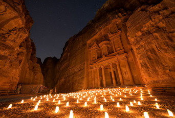 Картинка города -+исторические +архитектурные+памятники освещение огни звезды небо ночь древний город петра иордания