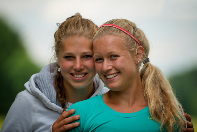 Обои картинки фото julia thiem and sonja larsen, девушки, julia thiem, теннисистки