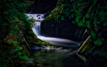 Картинка природа водопады поток скалы ночь