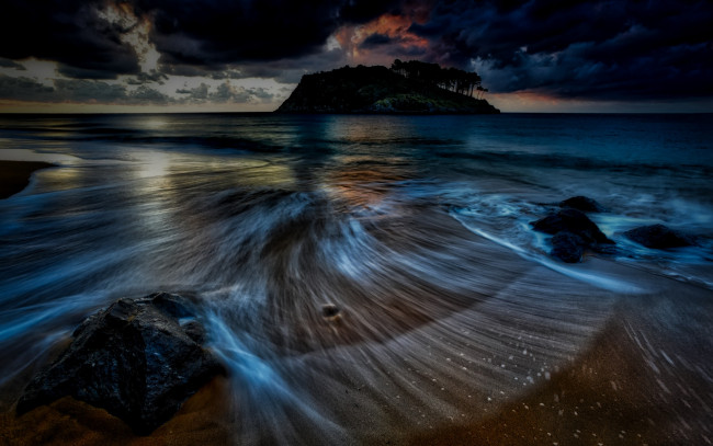 Обои картинки фото природа, побережье, море, камни, ночь, облака