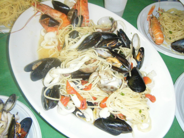 Обои картинки фото еда, рыбные, блюда, морепродуктами, спагетти, креветки, мидии