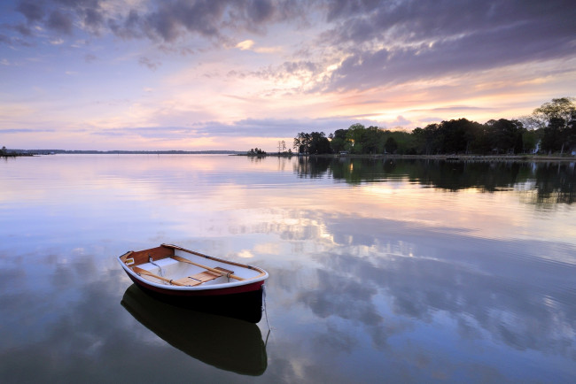 Обои картинки фото корабли, лодки, шлюпки, деревья, река, закат
