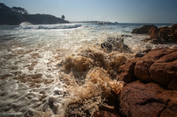 Картинка природа побережье екатерина ионенко скалы море волны прибой пена брызги горизонт