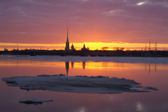 Картинка города санкт-петербург +петергоф+ россия закат шпили река лед