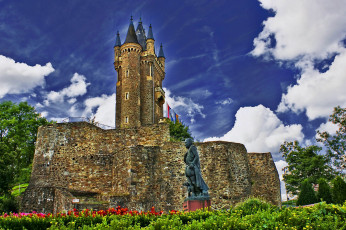 Картинка германия гессен города дворцы замки крепости цветы парк башни шпили замок памятник деревья