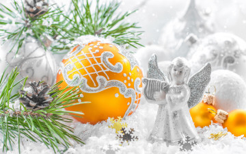 Картинка праздничные украшения игрушки ветки шишка ангел шарики