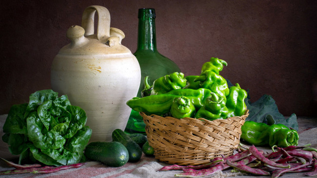 Обои картинки фото еда, овощи, салат, фасоль, перец, огурцы
