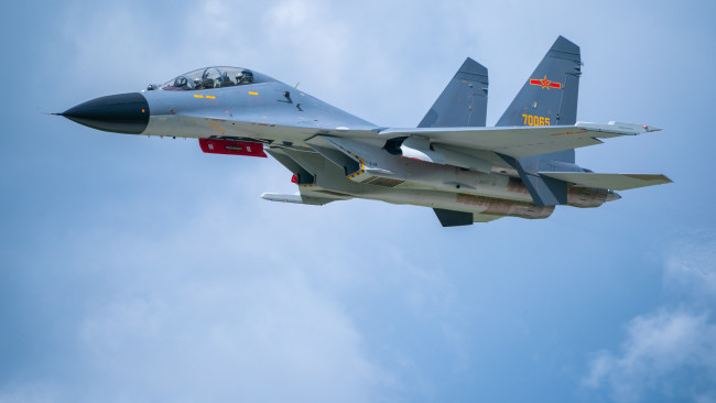 Обои картинки фото shenyang j-11, авиация, боевые самолёты, военный, самолет, транспортное, средство, полет, небо, облака, пилот, китайский, j11, копия, су27ск