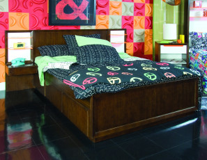 Картинка интерьер спальня кровать подушки тумбочка