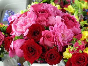 Картинка цветы букеты композиции пионы розы букет