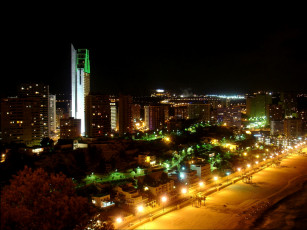 Картинка tallest hotel spain города огни ночного отель ночь деревья берег пляж здания испания