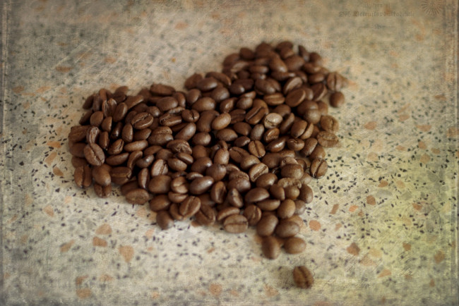 Обои картинки фото еда, кофе, кофейные, зёрна, текстура, сердце, зерна