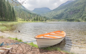 Картинка корабли лодки +шлюпки лес горы озеро лодка