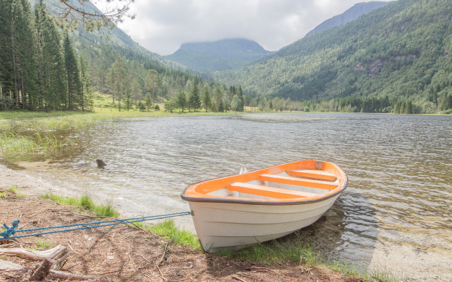 Обои картинки фото корабли, лодки,  шлюпки, лес, горы, озеро, лодка