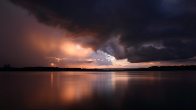 Обои картинки фото природа, реки, озера, отражения, вода, озеро, свет, облака, небо