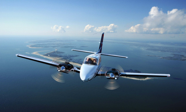 Обои картинки фото beechcraft baron g58, авиация, пассажирские самолёты, beechcraft, baron, g58, легкий, самолет, небо