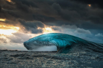 Картинка солитон природа моря океаны волны шторм буря брызги вода океан море небо непогода ветер