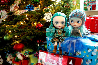 Картинка разное игрушки подарки куклы елка