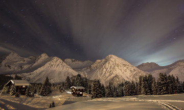 Картинка природа зима лучи ночь небо горы звезды
