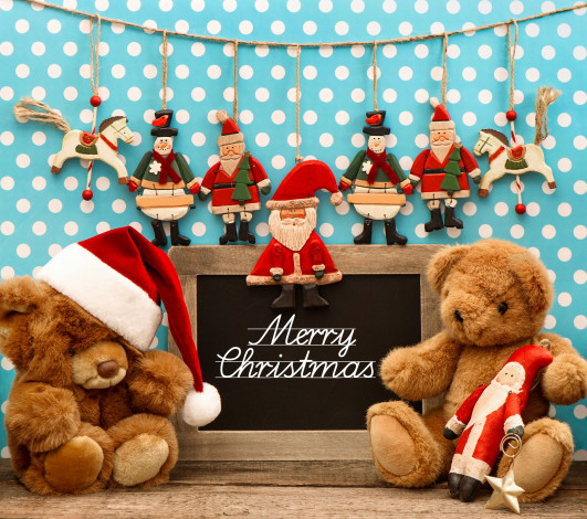 Обои картинки фото праздничные, - разное , новый год, дед, мороз, мишки, плюшевые, гирлянда, игрушки, фигурки